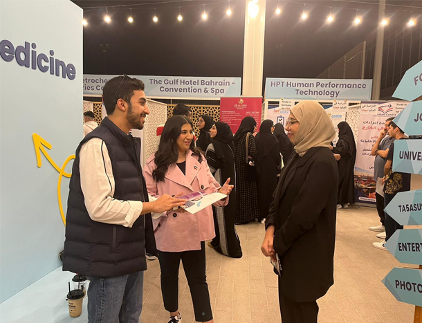Two medical students standing and talking to a potential applicant.