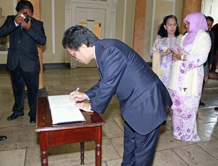 Ministerial visit marks RCSI links to Malaysia