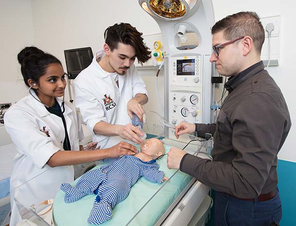 Undergraduate students in simulation centre