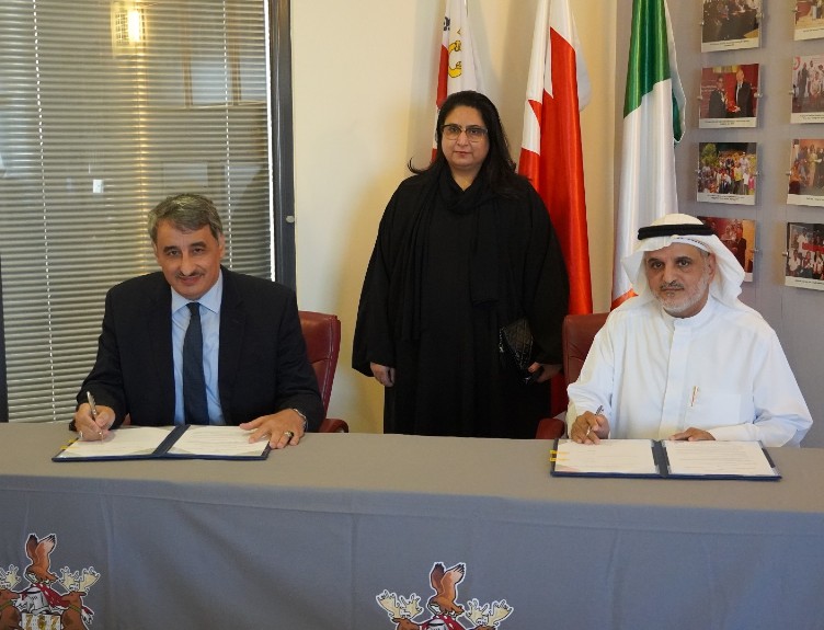 Professor Sameer Otoom (left), Her Excellency Dr Shaikha Rana bint Isa bin Duaij Al Khalifa (centre) and Professor Mohamed AlDughaim (right)