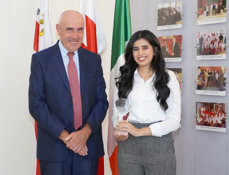 Professor Alfred Nicholson and Dr Danya Alaseeri 2023 RCSI Bahrain Intern Award Winner