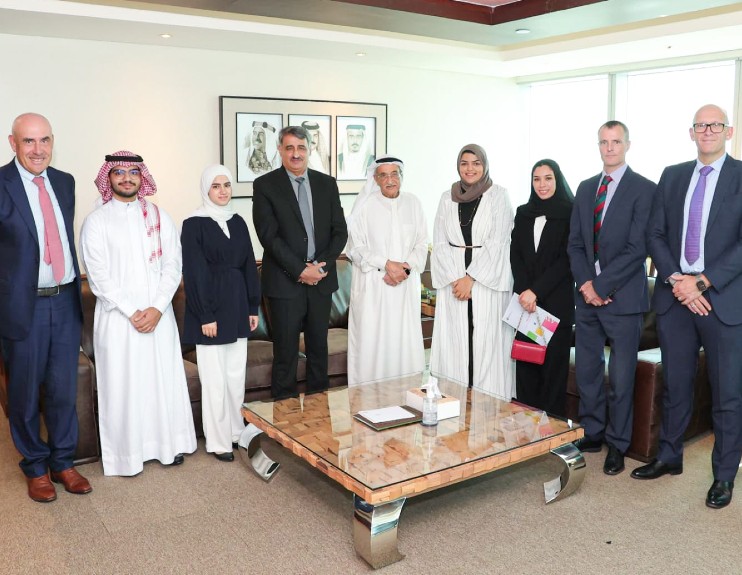 Supreme Council of Health Chairman meets with Scholarship Recipients