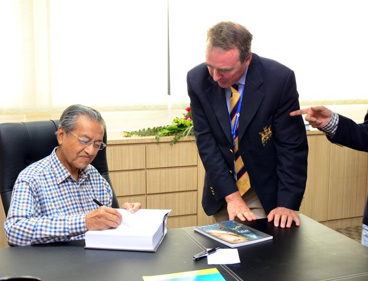 Tun Dr Mahathir Mohamad Tun Dr Mahathir Mohamad