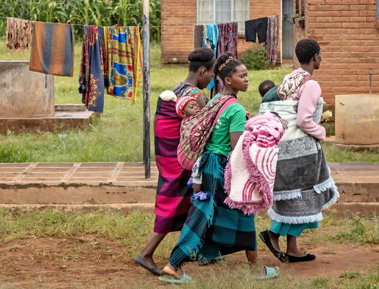 SURG-Water A group of women carry babies and water in Malawi