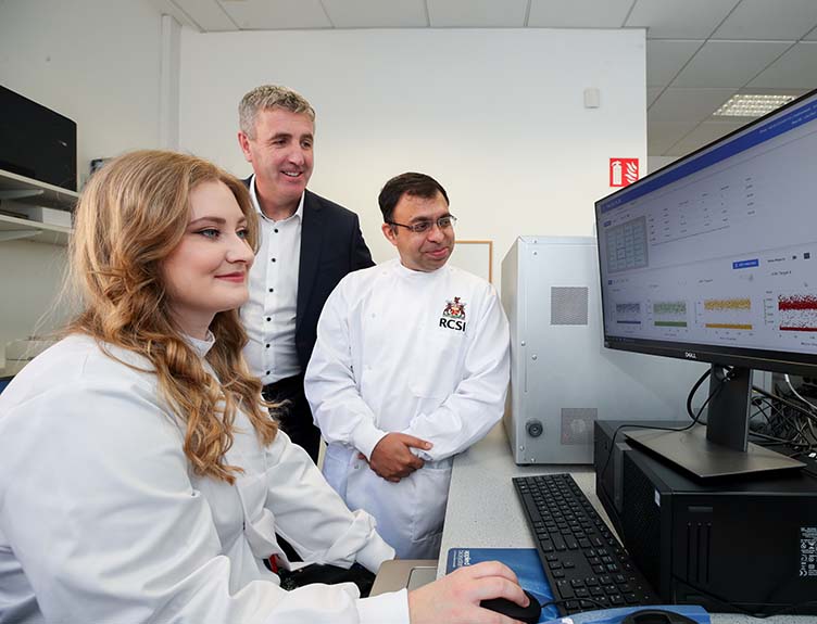 RCSI Serosep partnership lab shot L-r: Dr Hannah Fitzgerald, Postdoctoral Researcher, RCSI School of Pharmacy and Biomolecular Sciences; David Clancy, Serosep CTO; and Dr Sudipto Das, Principal Investigator at RCSI School of Pharmacy and Biomolecular Sciences.