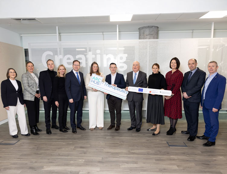 ARC Hub for Therapeutics Large group poses in a line