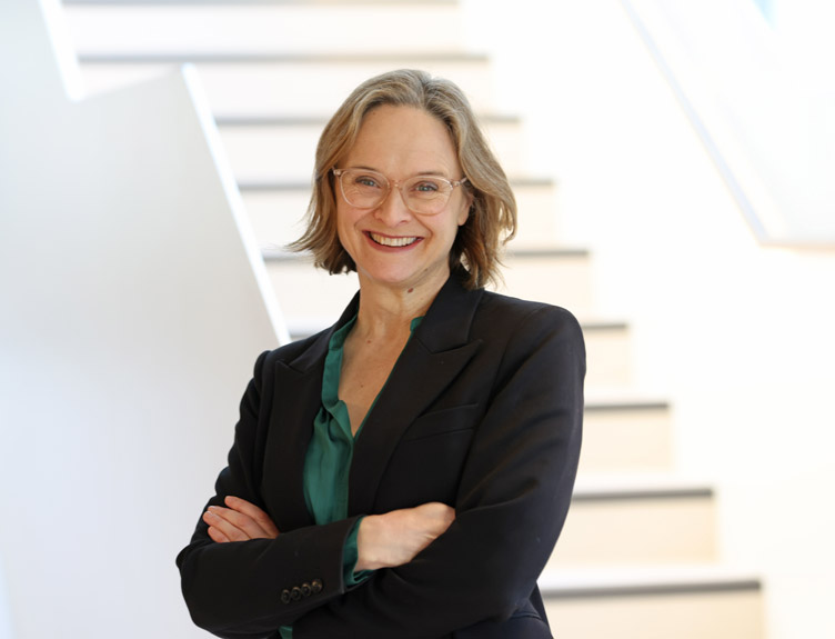 Head and shoulders pic of Fiona Kent