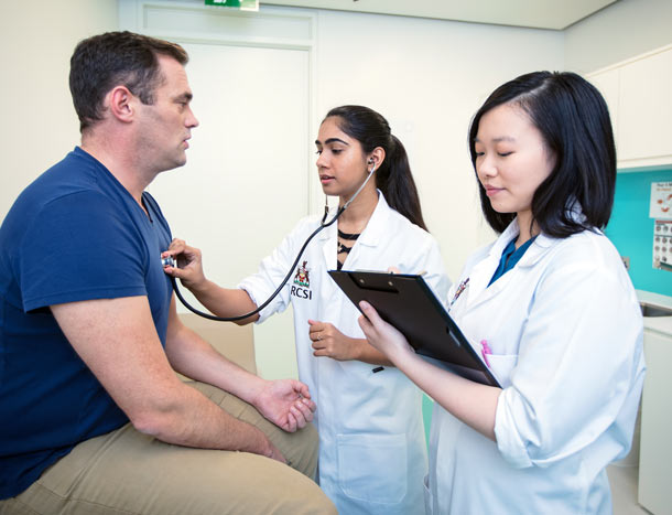 Simulation students with patient RCSI
