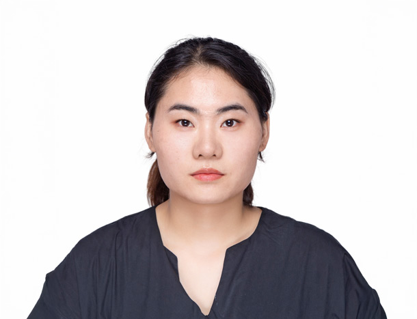 Head and shoulders shot of Na Zhao