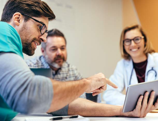Medicine professional presents planning to team in meeting