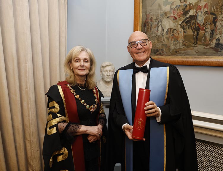 Professor Noel Williams fellowship award Professor Laura Viani, President of RCSI, and Professor Noel Williams, Honorary Fellow, RCSI at the presentation ceremony.