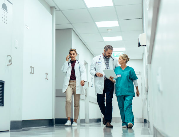 Surgeons and doctors in hallway